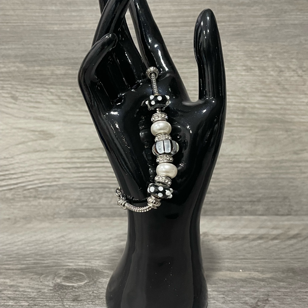 Bella Perlina Sliding Charm Bracelet Adjustable 85 Inch Silver Black White 17$